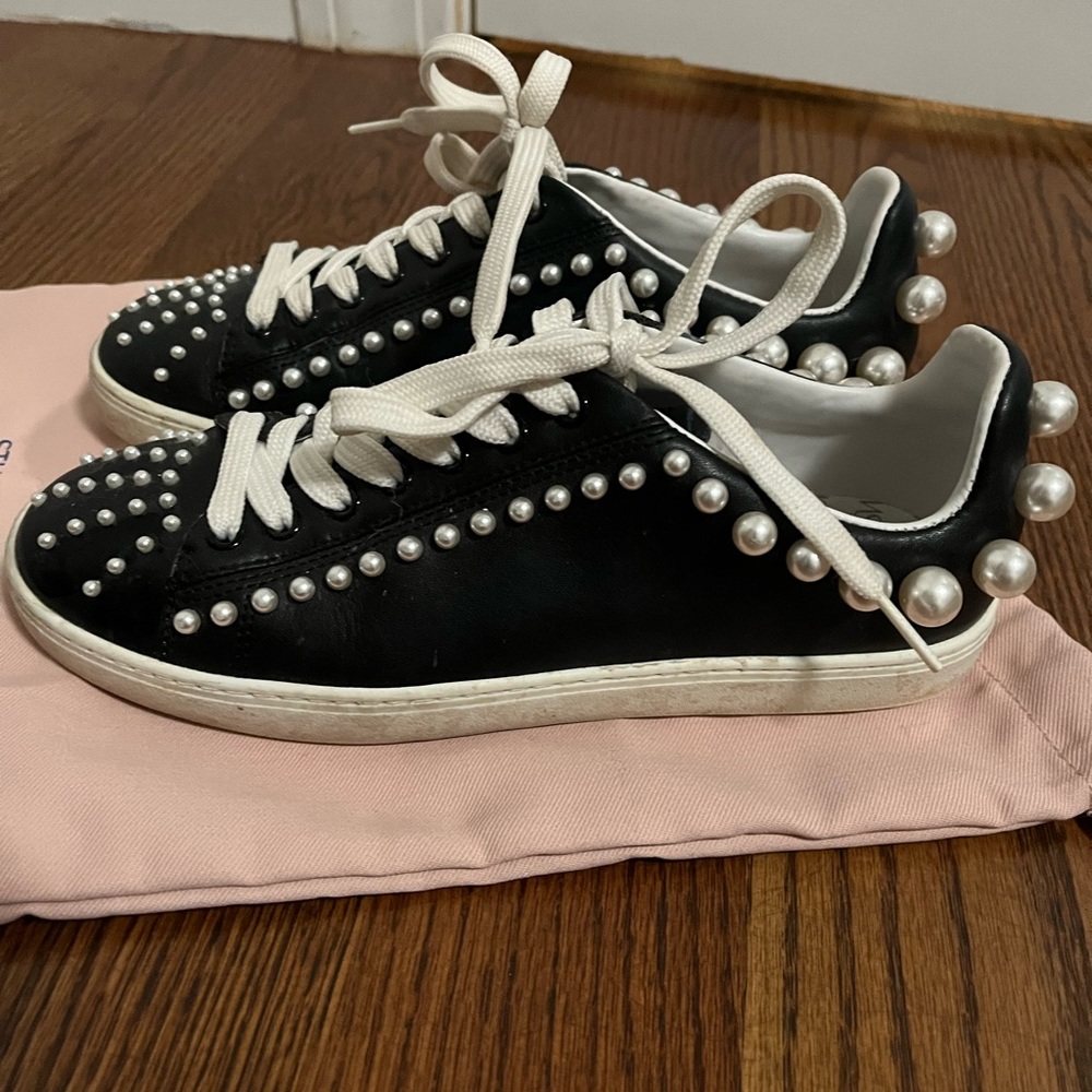 Stuart Weitzman Goldie Leather Sneaker